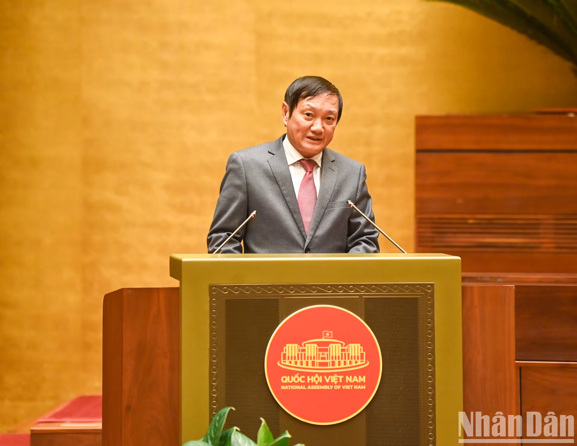 越南驻老挝大使阮伯雄发表讲话。