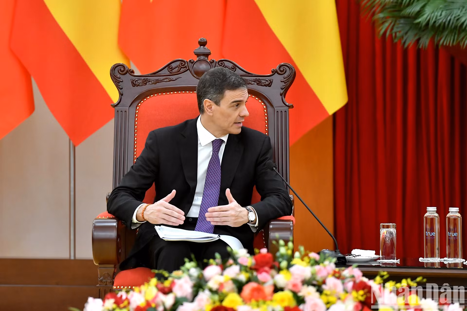 班牙首相佩德罗·桑切斯·佩雷斯–卡斯特洪发表讲话。
