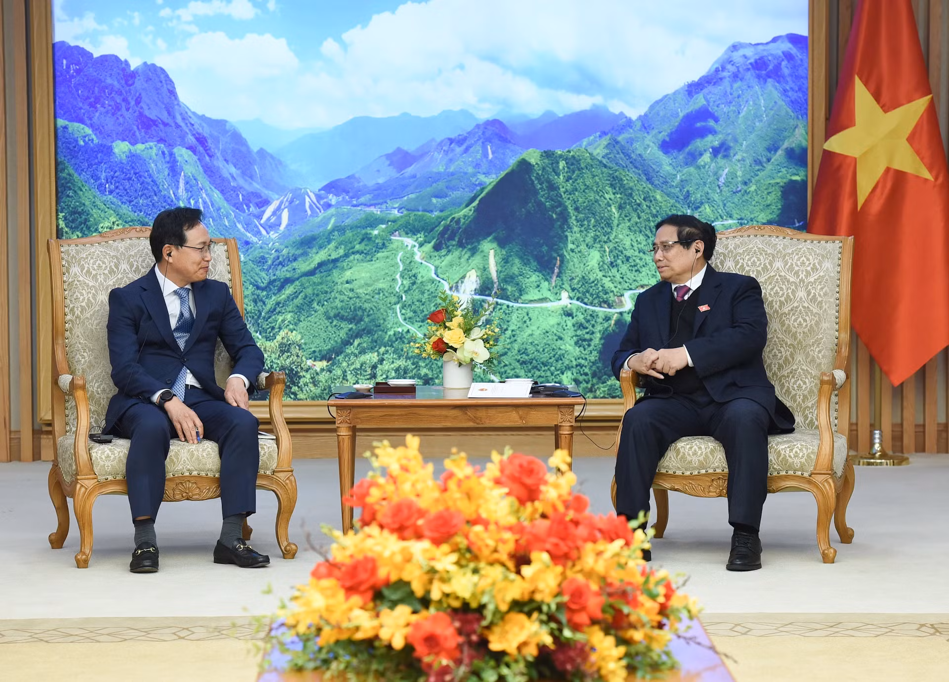 越南政府总理范明正会见三星（越南）公司总经理崔周浩。