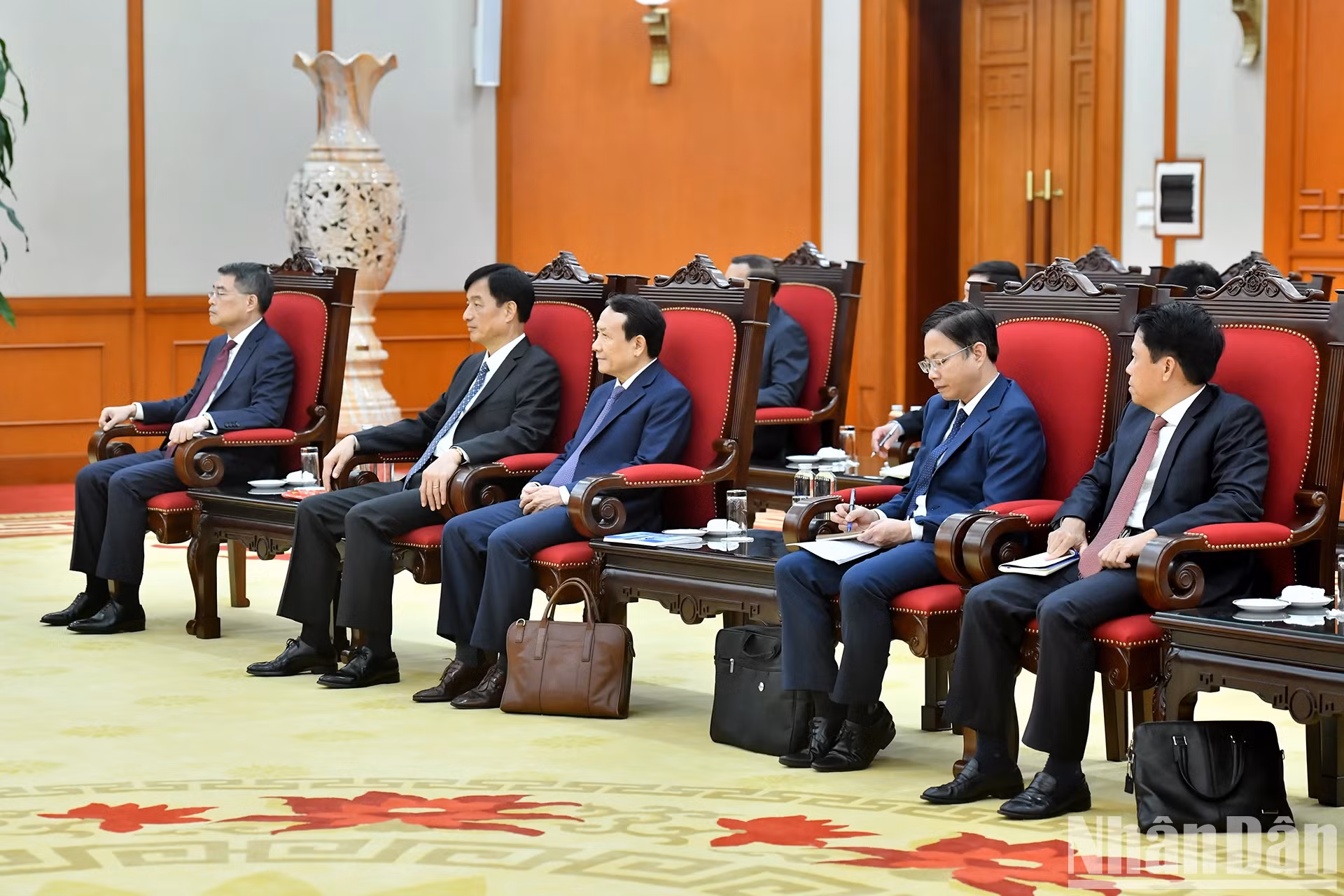 越方代表与会。