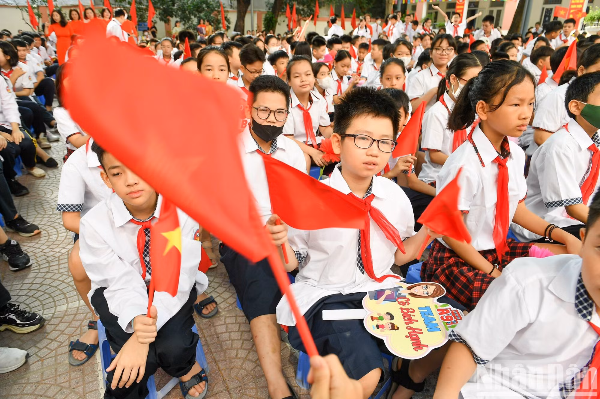 巴亭初中学校学生。