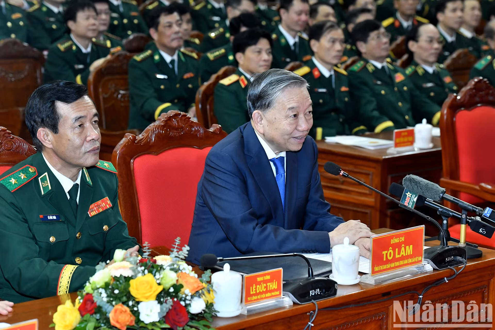 越共中央总书记苏林发表讲话。