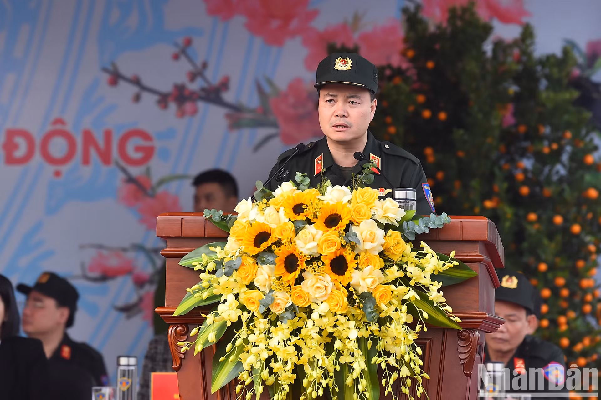 机动警察司令阮玉云发表讲话。