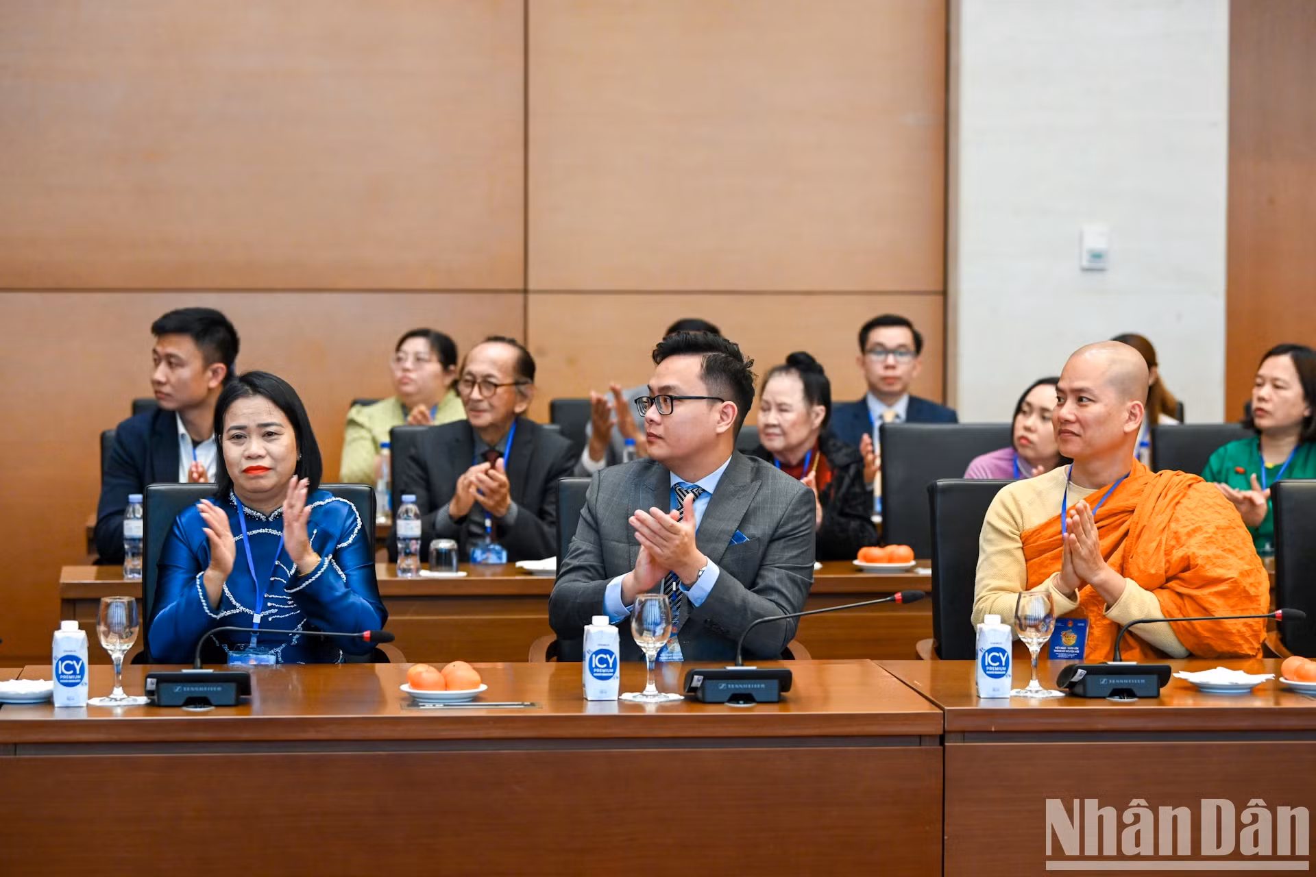 越南侨胞代表出席见面会。