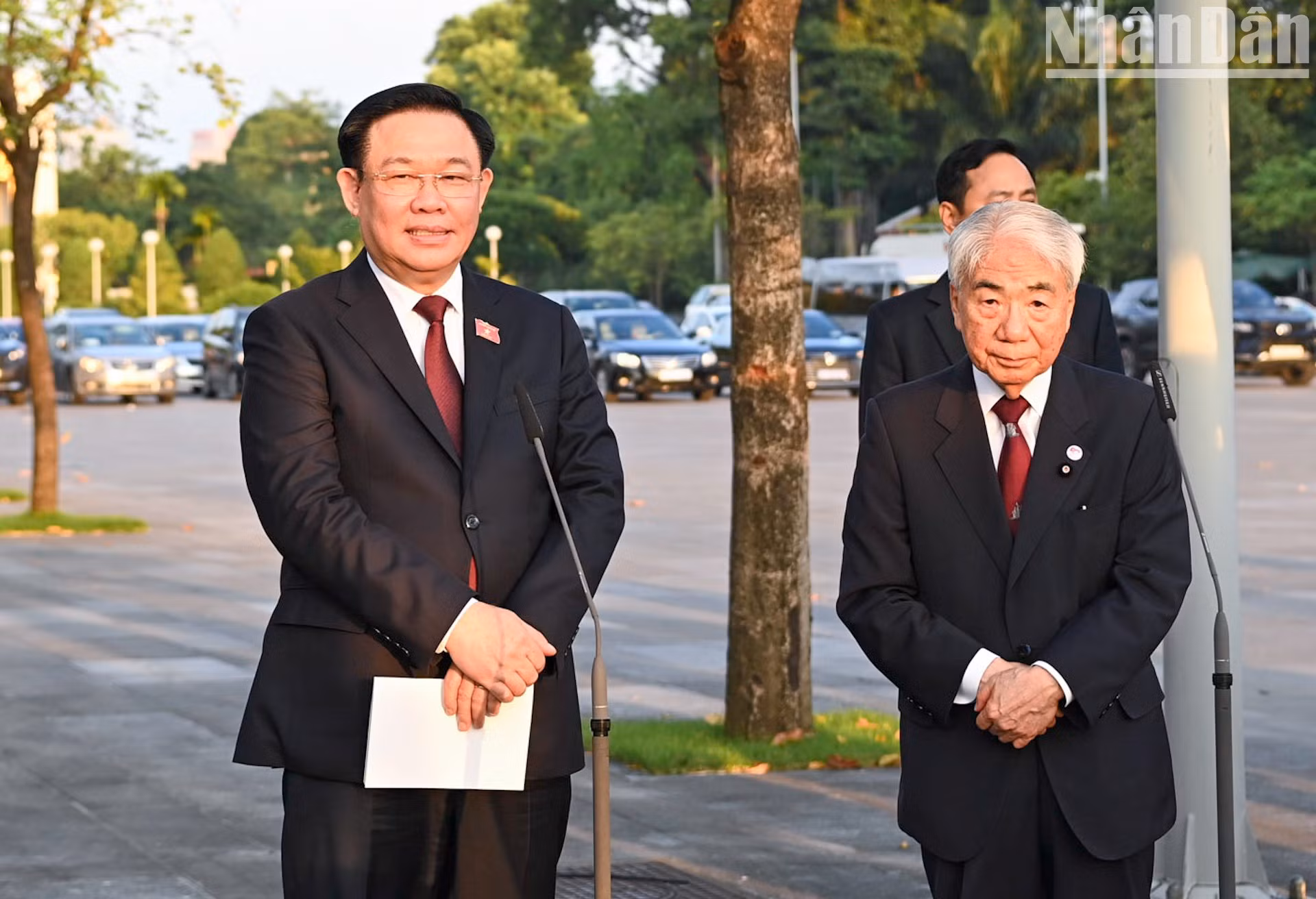 国会主席王廷惠和日本参议院议长尾辻秀久。