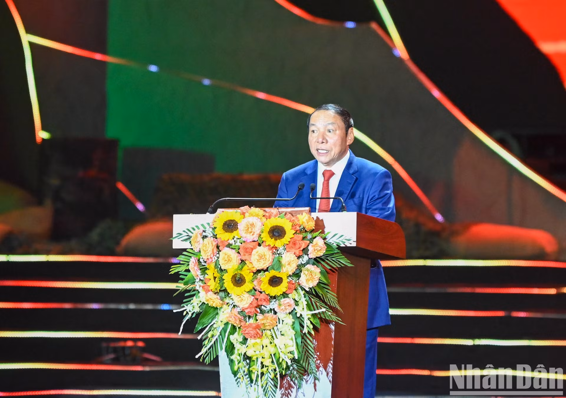 越南文化体育与旅游部部长阮文雄致开幕词。