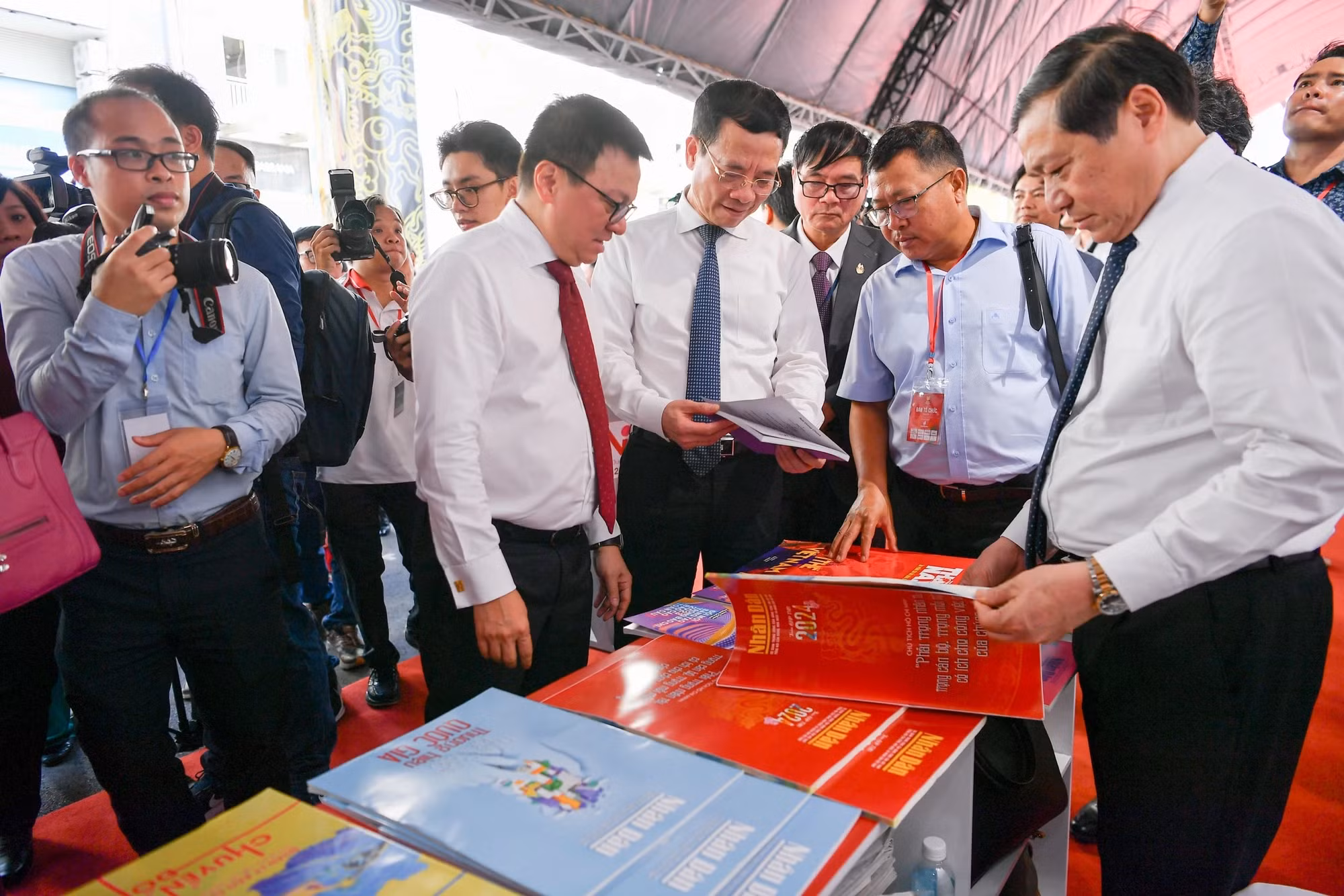 《人民报》的展位。 《人民报》的展位。