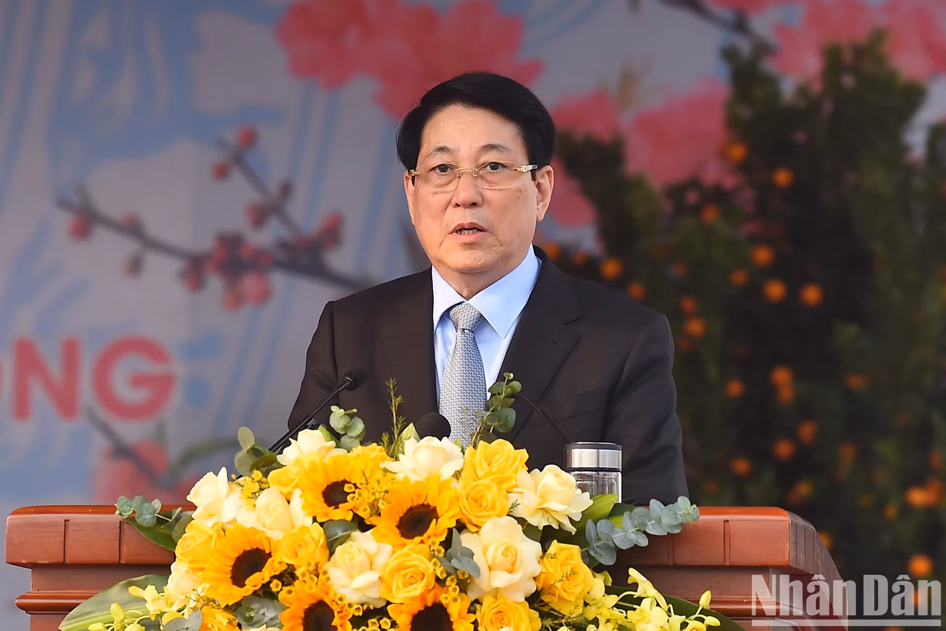 国家主席梁强发表讲话。