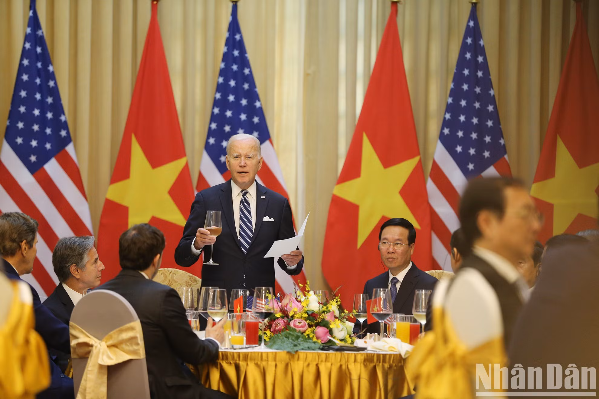 美国总统乔·拜登在招待会上发表讲话。