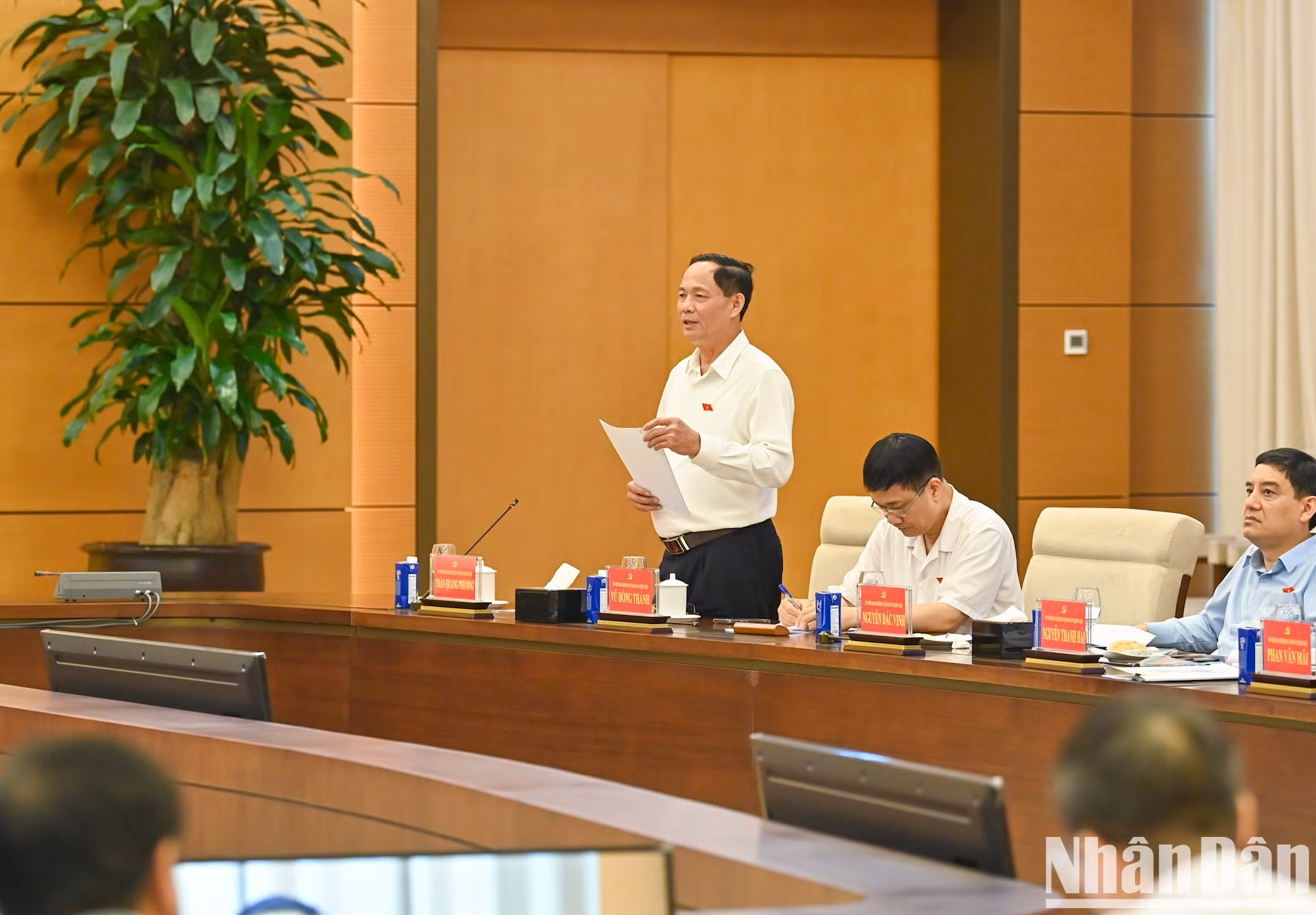国会主席陈青敏主持召开越南国会党部第一次代表大会文件起草小组第一次会议【组图】 ảnh 9