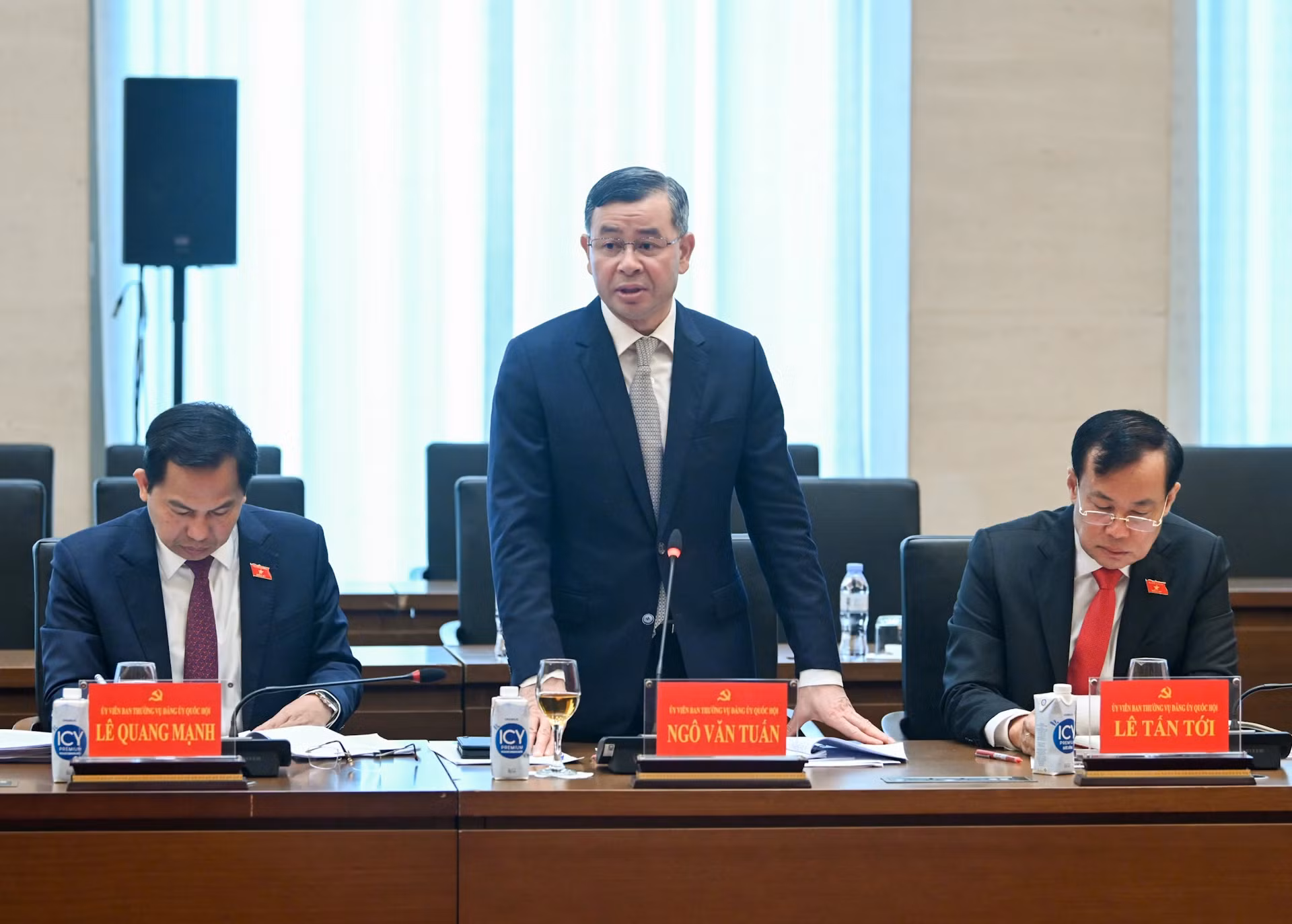 越南国家审计署审计长吴文俊发表讲话。