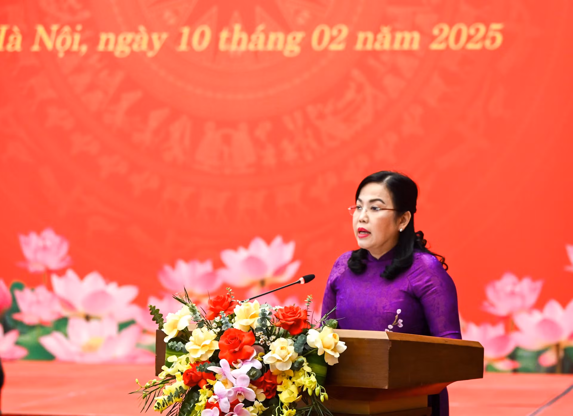 国会常务委员会代表工作委员会主任、越共中央组织部副部长阮青海发表讲话。