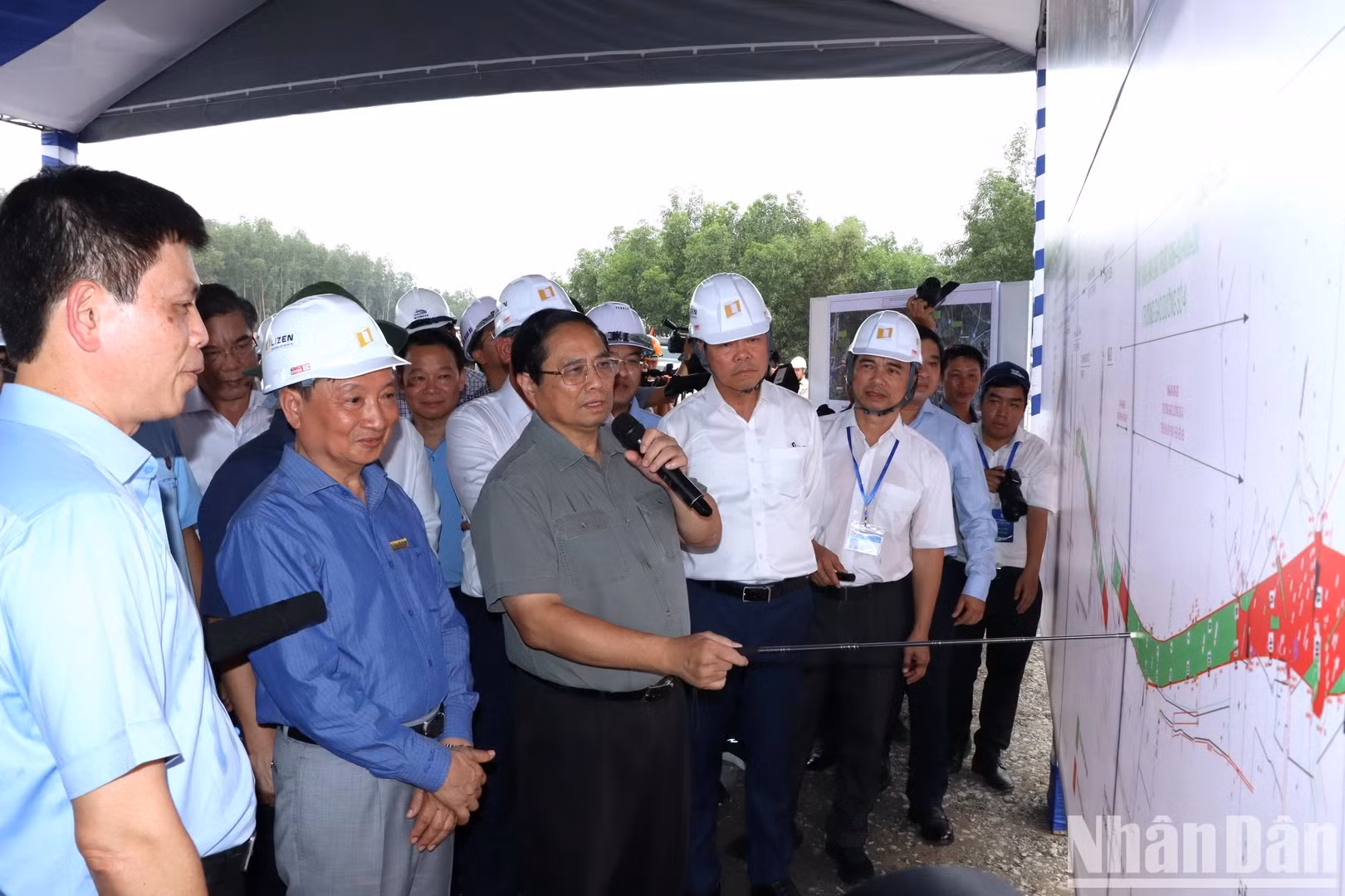 范明正总理要求同奈省领导尽快解决困难，加快场地清理工作进度。