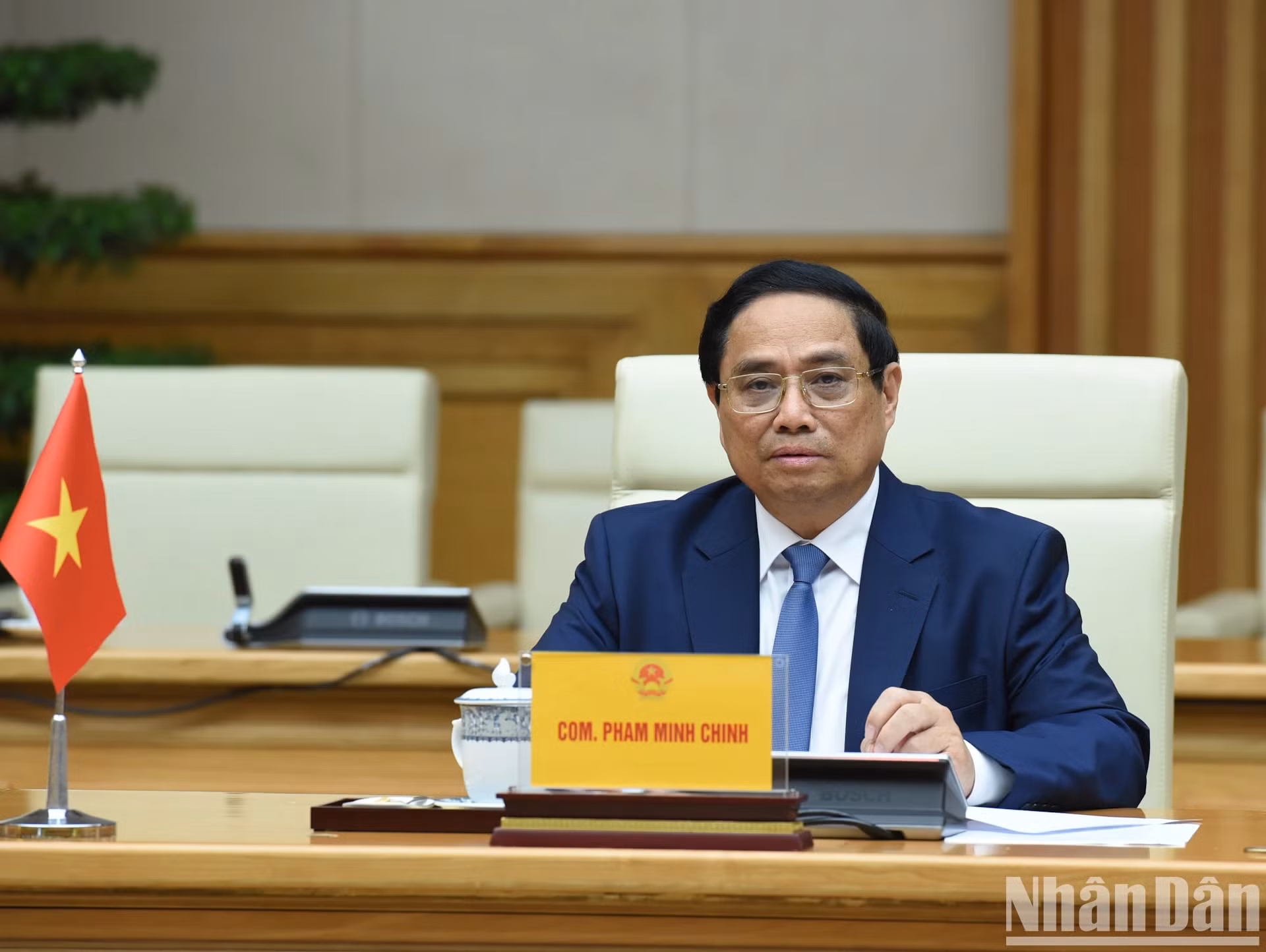 范明正总理发表讲话。