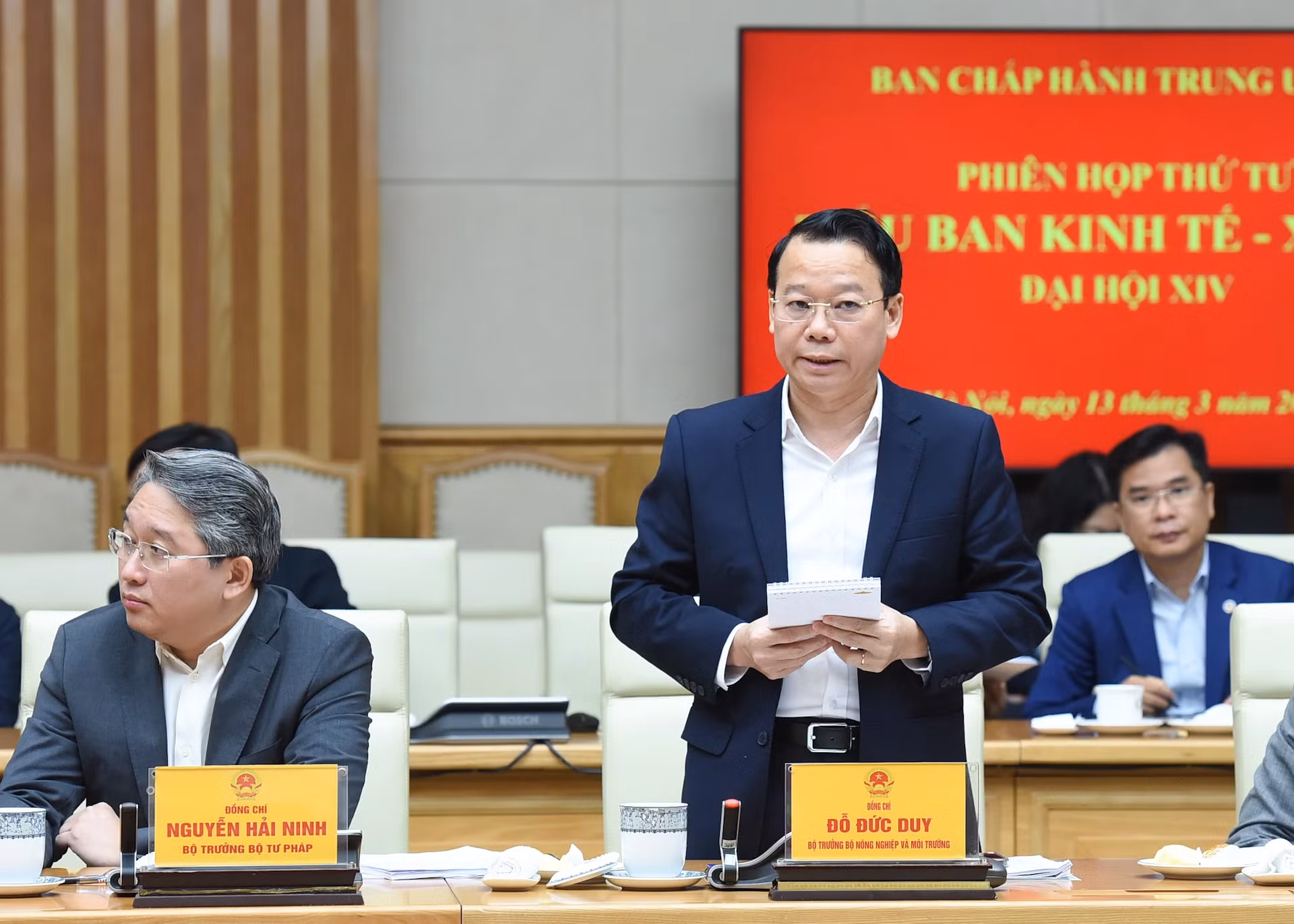越南政府总理范明正主持越共第十四届全国代表大会经济社会小组会议【组图】 ảnh 6