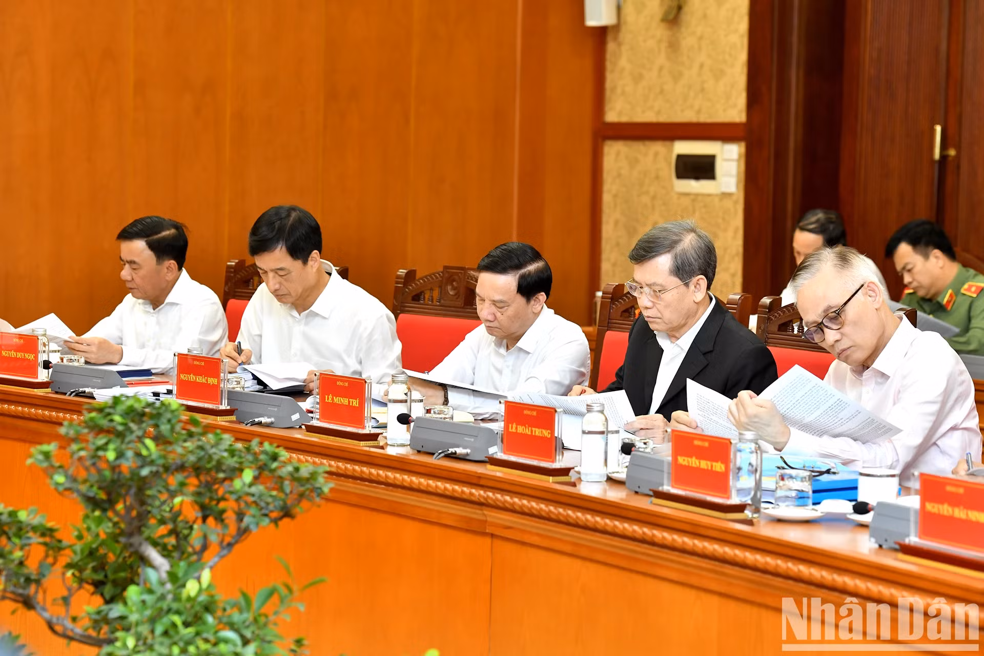 与会代表。