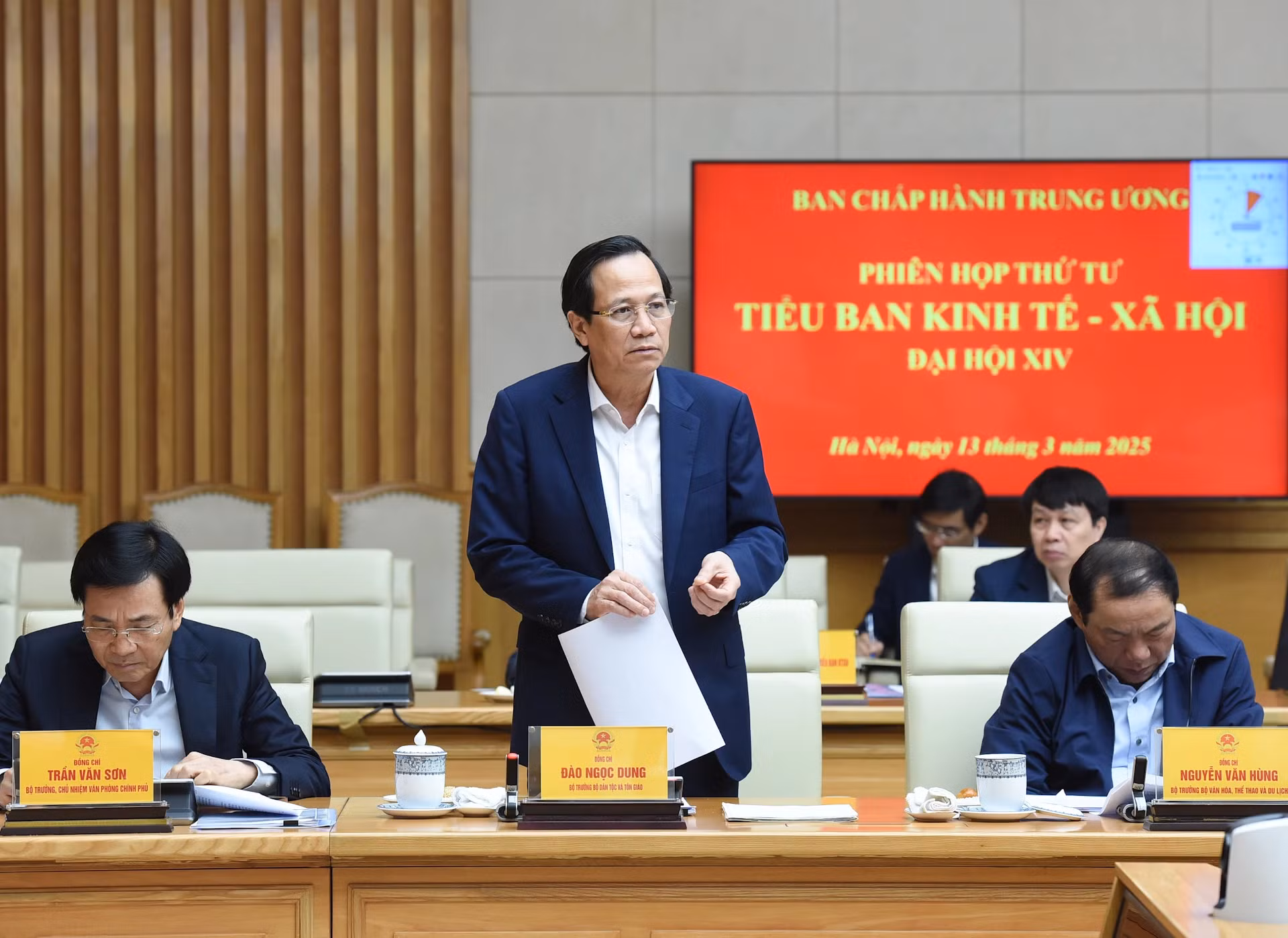 越南政府总理范明正主持越共第十四届全国代表大会经济社会小组会议【组图】 ảnh 7