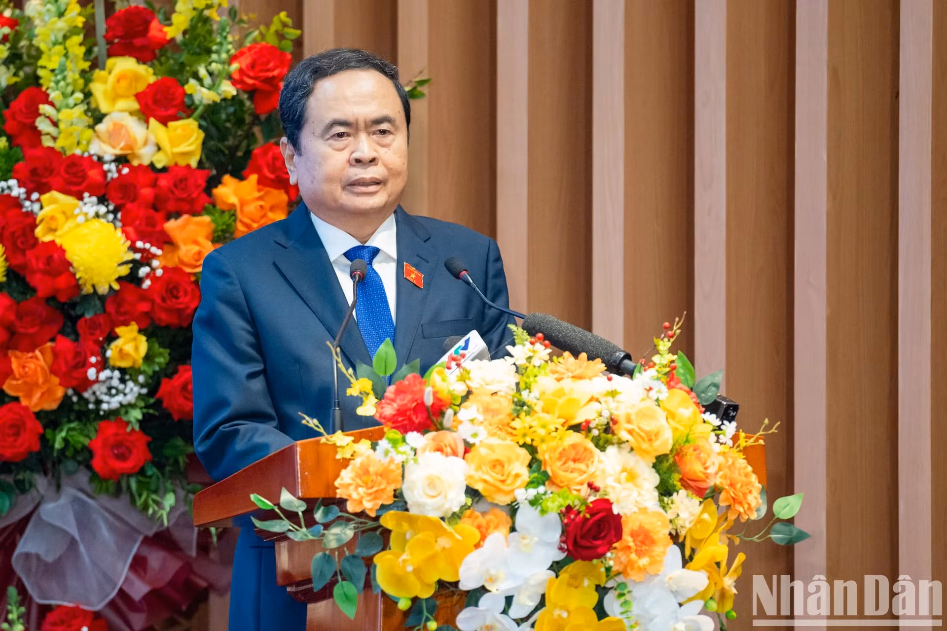 国会主席陈青敏发表讲话。