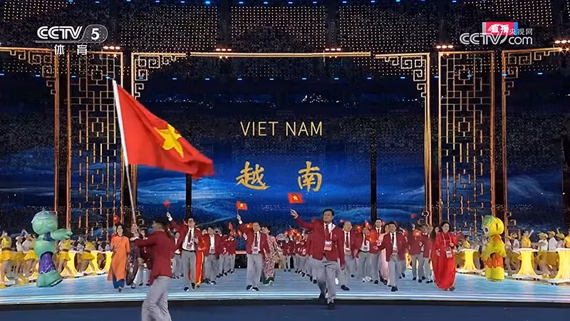 越南体育代表团入场。
