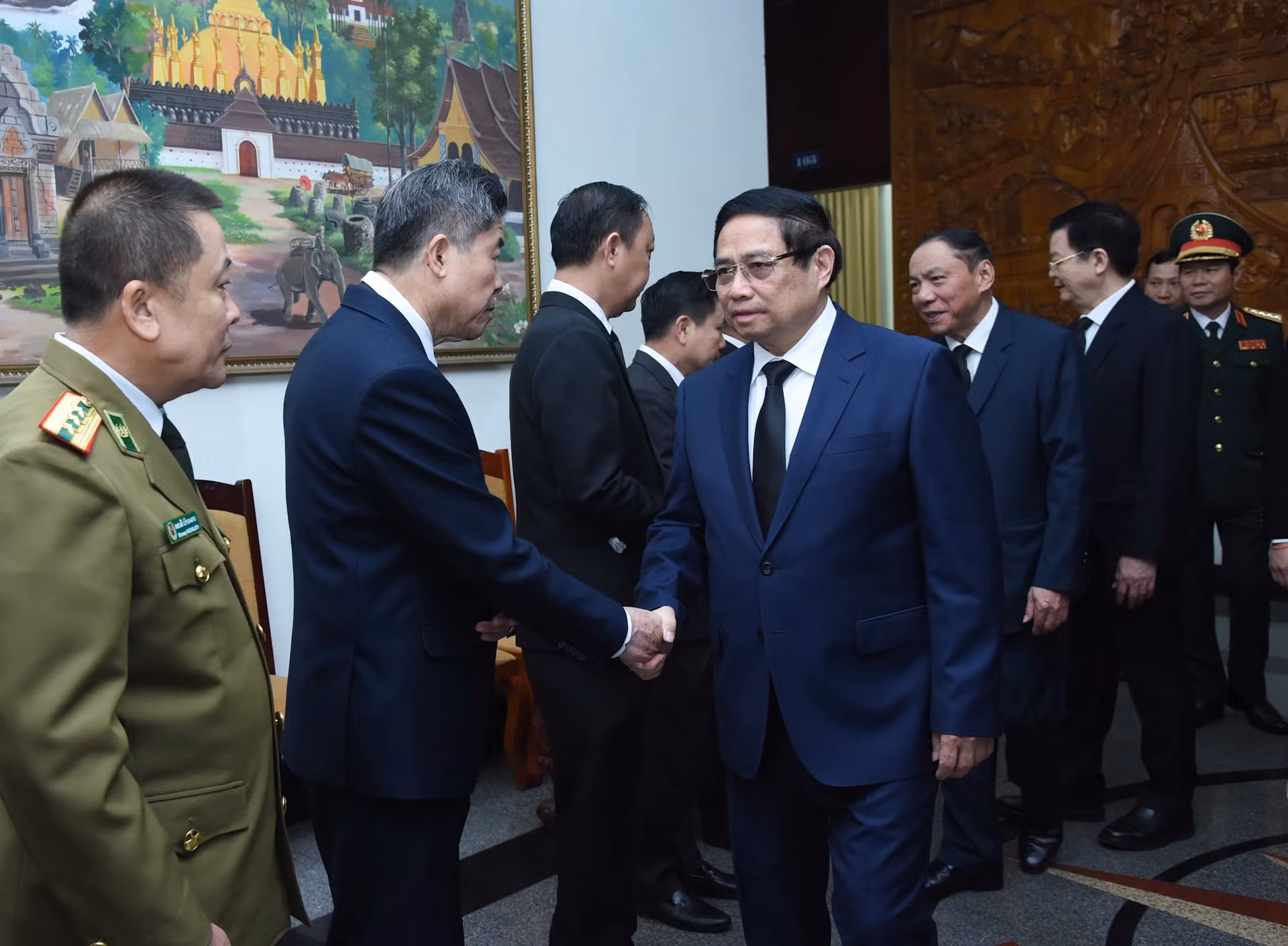 越南政府总理范明正吊唁坎代·西潘敦同志逝世【组图】 ảnh 6