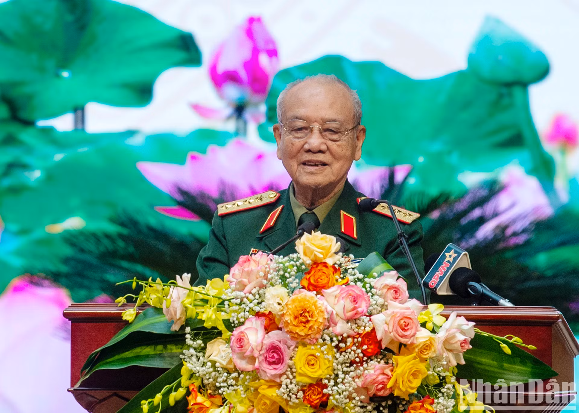 前越共中央委员、前中央军委（现中央军委）党委副书记、前国防部部长范文茶发表讲话。