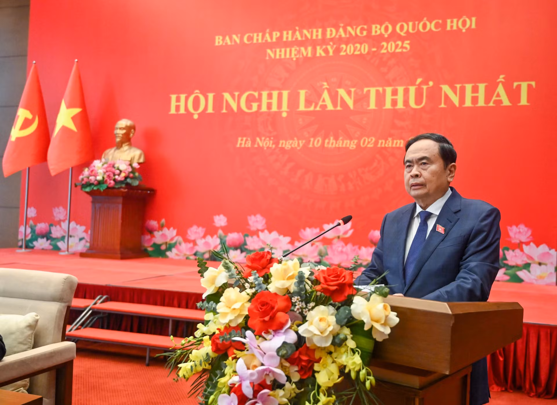 国会主席陈青敏发表讲话。