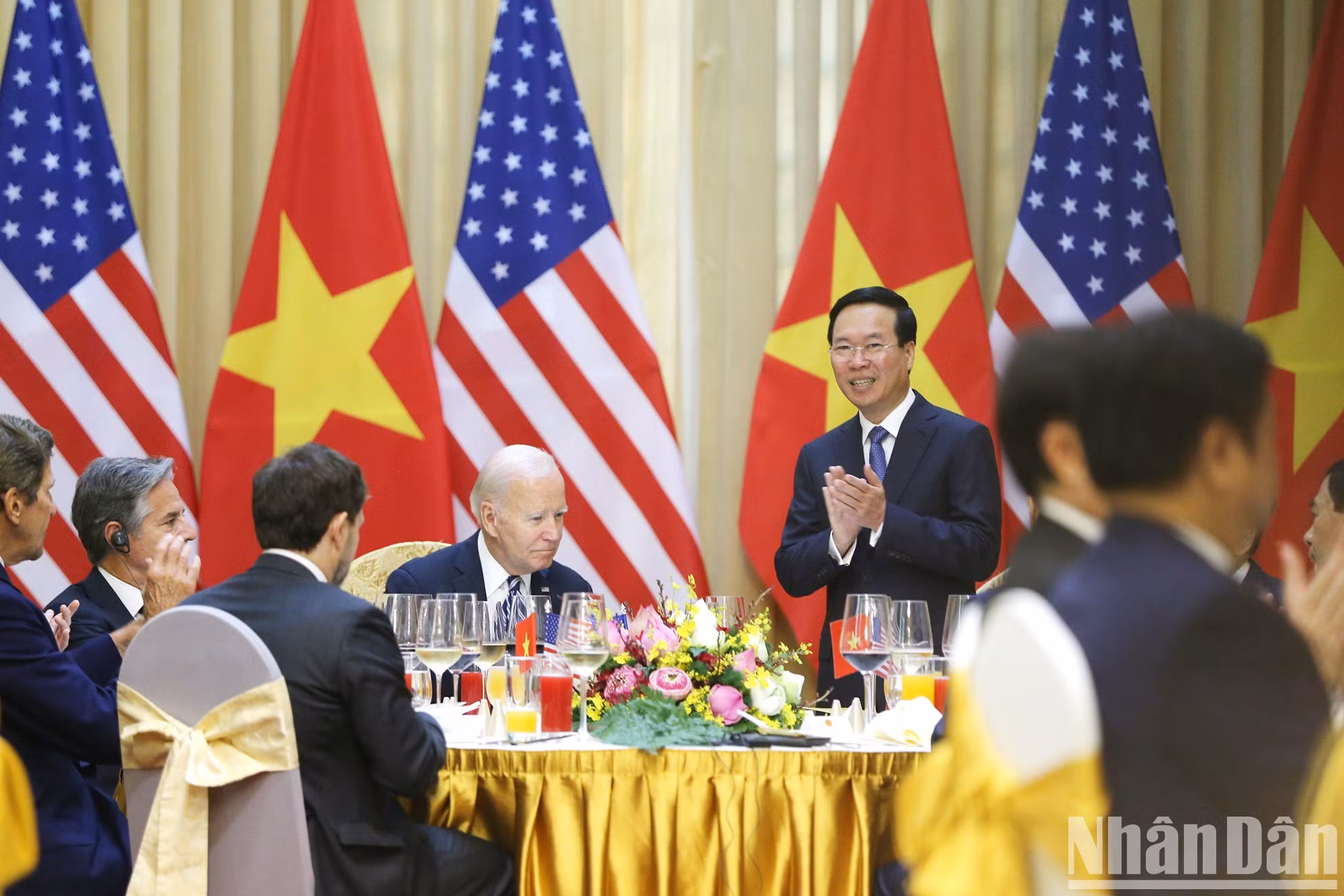 会见结束后，越南国家主席武文赏为美国总统乔·拜登举行招待会。