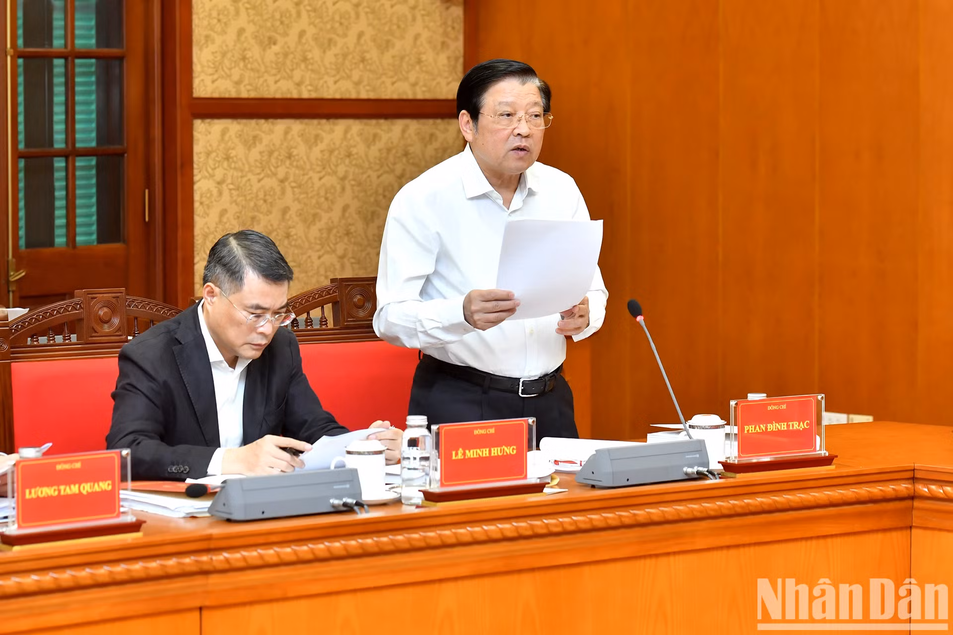 越共中央政治局委员、中央书记处书记、中央内政部部长潘廷镯发表讲话。