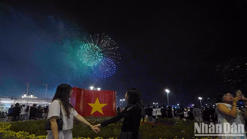 胡志明市9·2国庆节烟花秀。