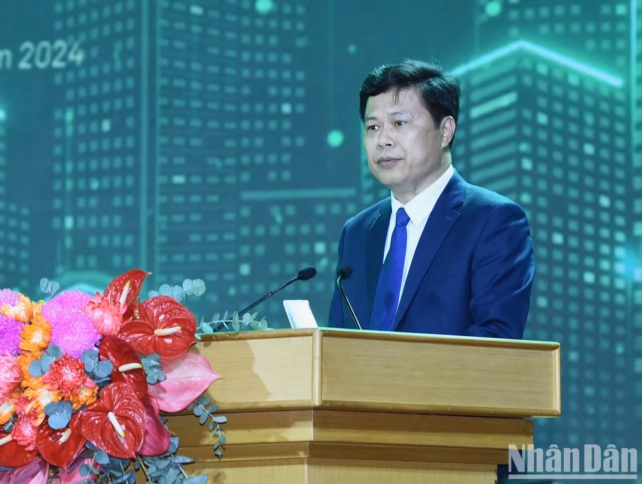 兴安省人民议会主席陈国瓒致开幕辞。