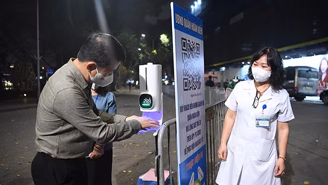 河内正式重新开放还剑湖步行街（组图） ảnh 3