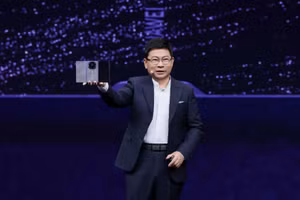 HUAWEI Mate XT 2 非凡大师正式亮相。（华为 供图）