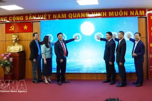 各位代表代表于2026年9月29日在胡志明市共同启动Expo Platform平台。（图片来源：越通社）