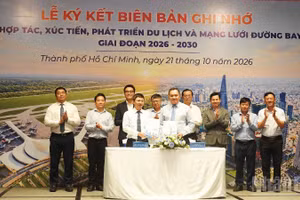 胡志明市旅游局与越南航空港总公司签署2026—2030年旅游和航线网络促进和发展合作谅解备忘录。（灵宝 摄）