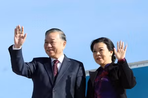 越共中央总书记、国家主席苏林和夫人离开比利时首都布鲁塞尔，圆满结束对欧盟和比利时进行的正式访问。（图片来源：越通社）