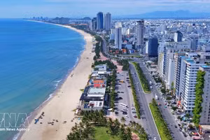 岘港市已成为全国著名的旅游目的地。（图片来源：越通社）