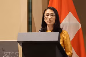 越南驻瑞士大使周梅英在活动上致辞。（图片来源：越通社）