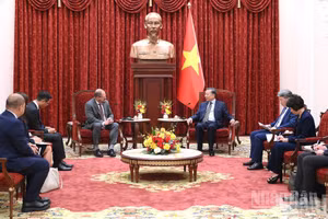 越共中央总书记、国家主席苏林会见美国高通公司总裁兼首席执行官阿蒙。（登科 摄）