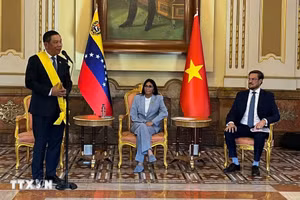 越南驻委内瑞拉特命全权大使武忠美发表讲话。（图片来源：越通社）