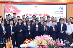 出席出征仪式的代表。（图片来源：越通社）