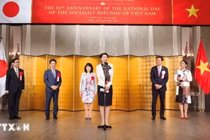 日本众议员、日越友好议员联盟会长小渕优子发表祝贺越南国庆的讲话。（图片来源：越通社）
