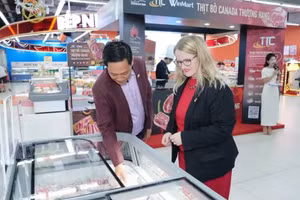向越南消费者展示加拿大产品的活动。（图片来源：加拿大驻越南大使馆）