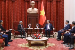 越共中央总书记、国家主席苏林会见孟加拉国驻越南大使穆罕默德·卢特福·拉赫曼。（登科 摄）