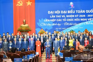 越南友好组织联合会第七届执行委员会（2026—2031年任期）在大会上亮相。（庆兰 摄）