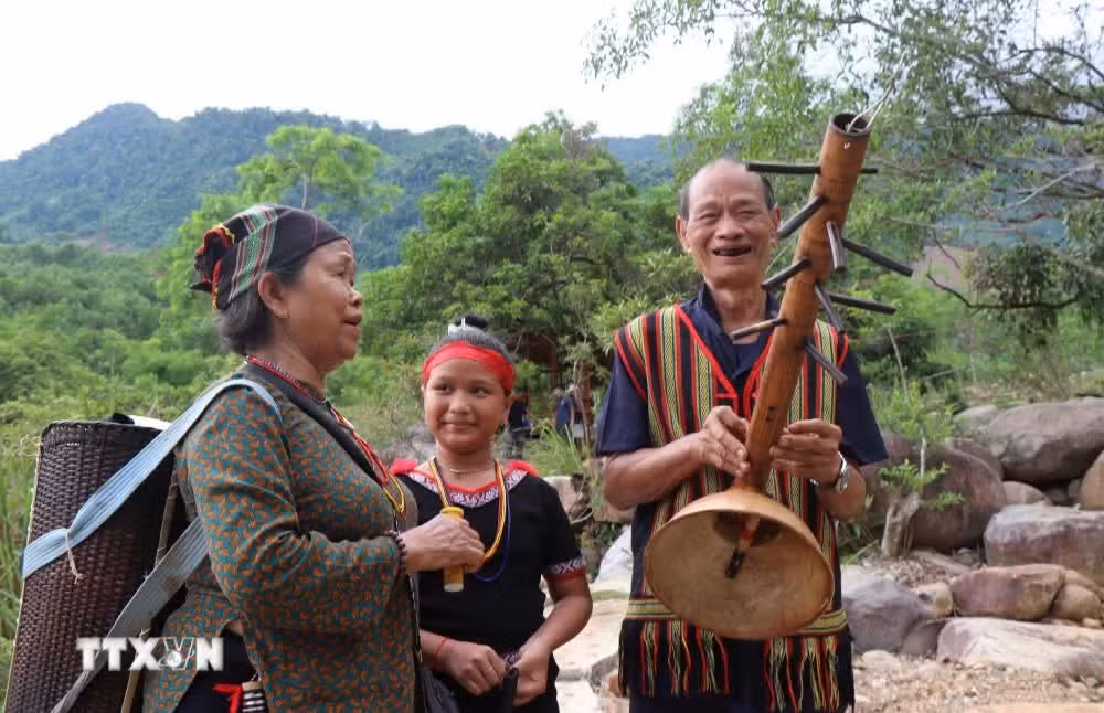 quang-ngai-khai-truong-diem-du-lich-sinh-thai-ho-ra-hach-son-tay-ha-1.jpg