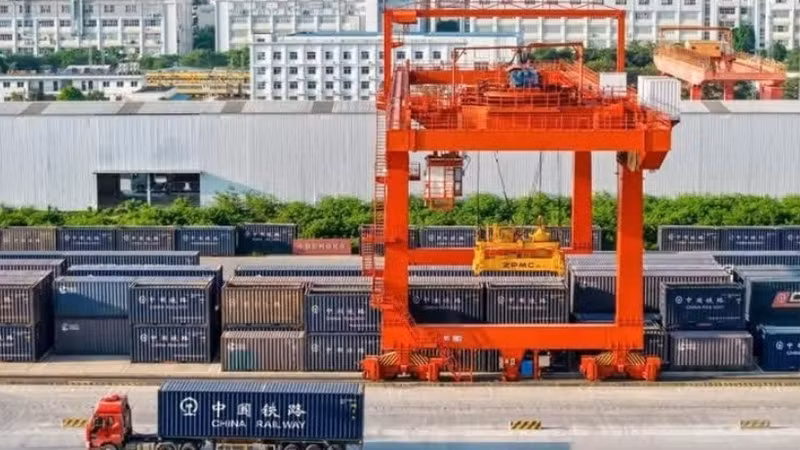 准备发往越南的集装箱在南宁国际铁路港集结。（图片来源：越通社）