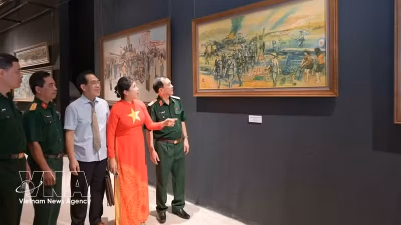 附图：通过美术展览《历史岁月》再现越南历史征程。（图片来源：越通社）