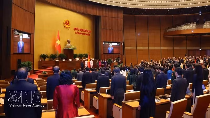 越南第十六届国会第一次会议选举产生新一届领导班子。（图片来源：越通社）
