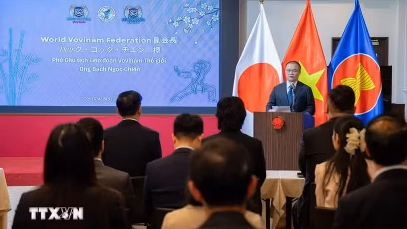 越武道世界联合会副主席白玉战在活动上发表讲话。（图片来源：越通社）