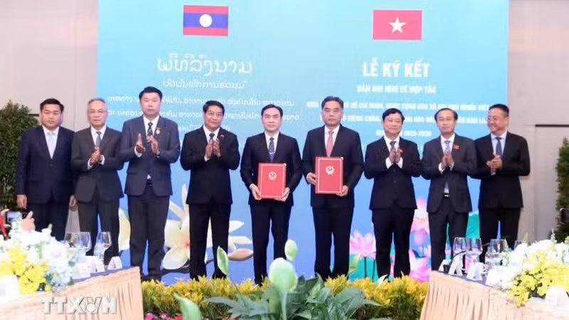 胡志明市与首都万象2026-2030年合作谅解备忘录签署仪式。（图片来源：越通社）